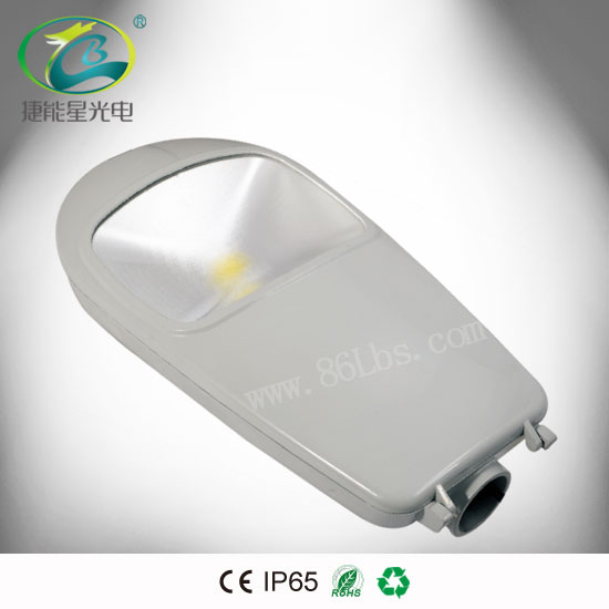集成光源LED路燈，節(jié)能效果明顯